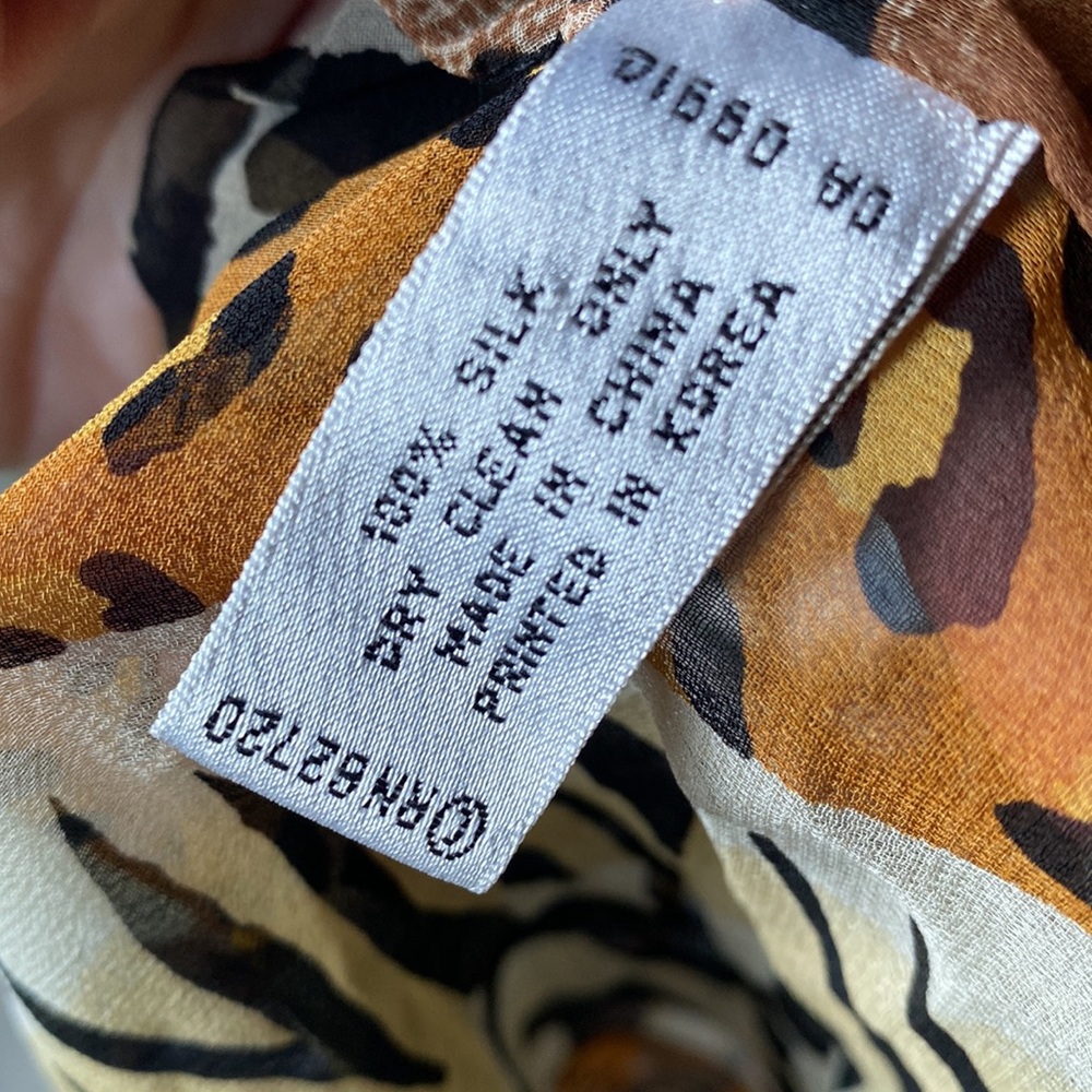 Adrienne vittadini silk scarf can be worn multi ways - Picture 5 of 6